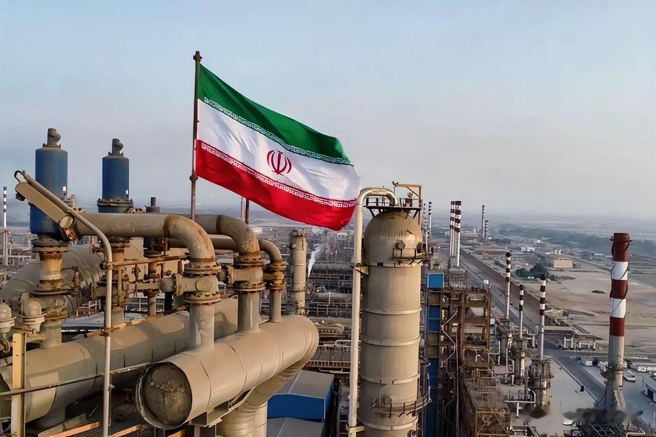 在这次美伊谈判中美国要求伊朗减少对特定国家的石油出口，主要是指中国。中国每年购买