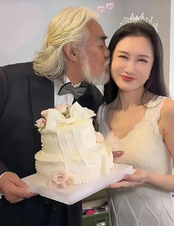 5月4日，导演张纪中与妻子杜星霖再度引发网友关注，一段日常视频悄然流出。现年7
