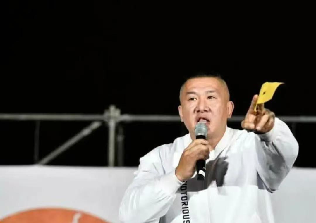 馆长的“反套路”也太绝了吧！7月25日国民党的造势大会上，馆长上台致词没多久，