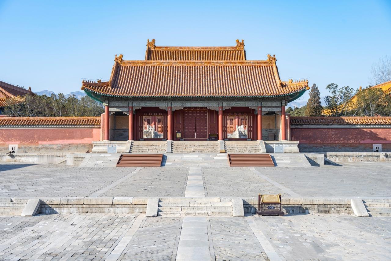 清朝同治帝的惠陵与光绪的崇陵所用的木料都是棪楠木。棪楠木相当坚硬，因此惠陵与崇陵