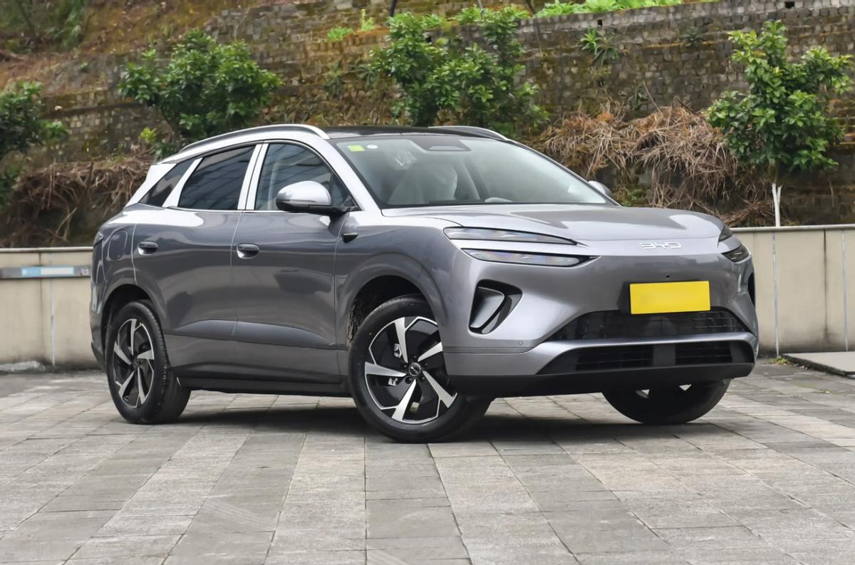 想买海狮06EV？我只想说：与其加钱选配，不如买隔壁大顶配！ 比亚迪前不久召