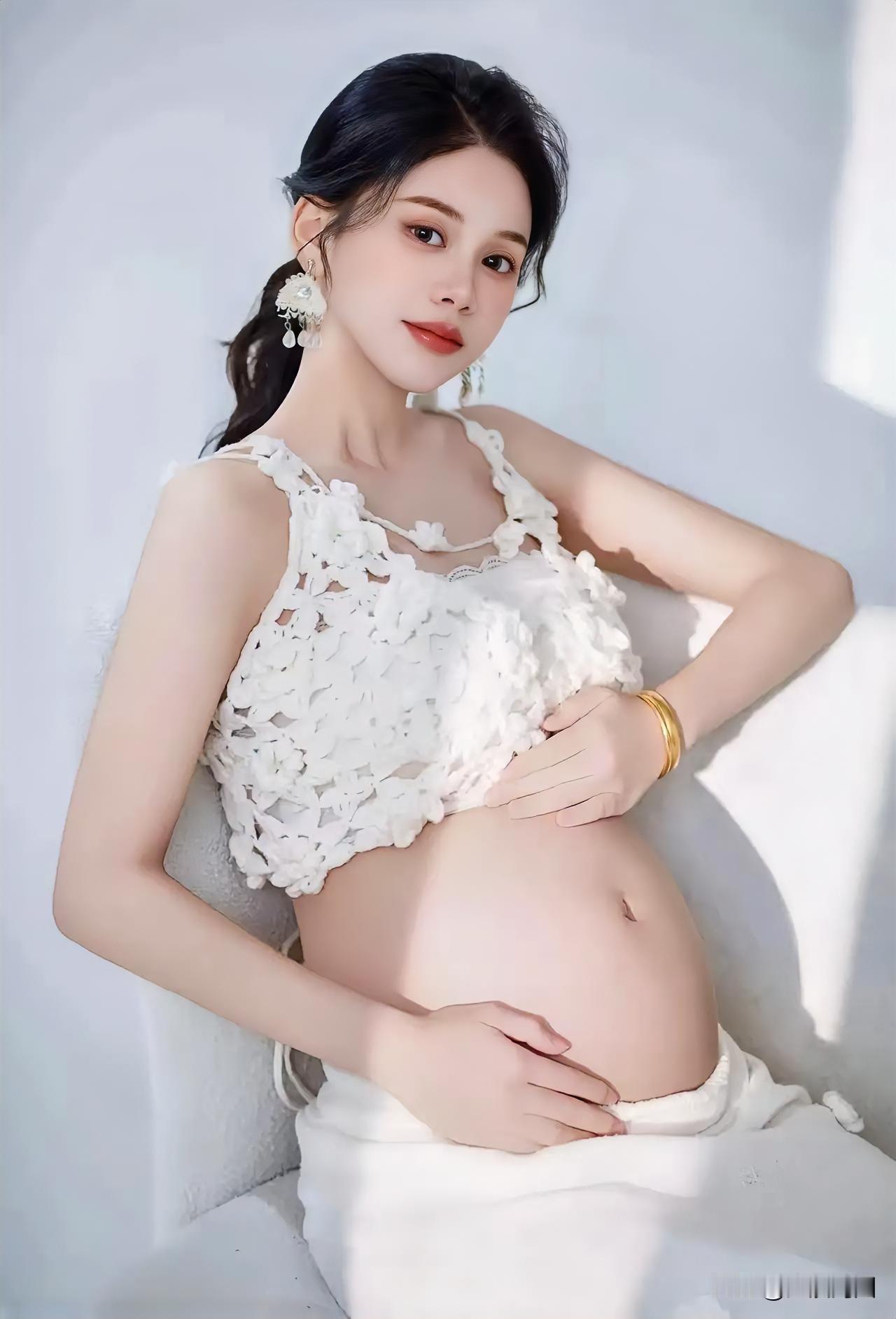 温柔孕味照，白色蕾丝裙，自然光下，孕妈妈的美！