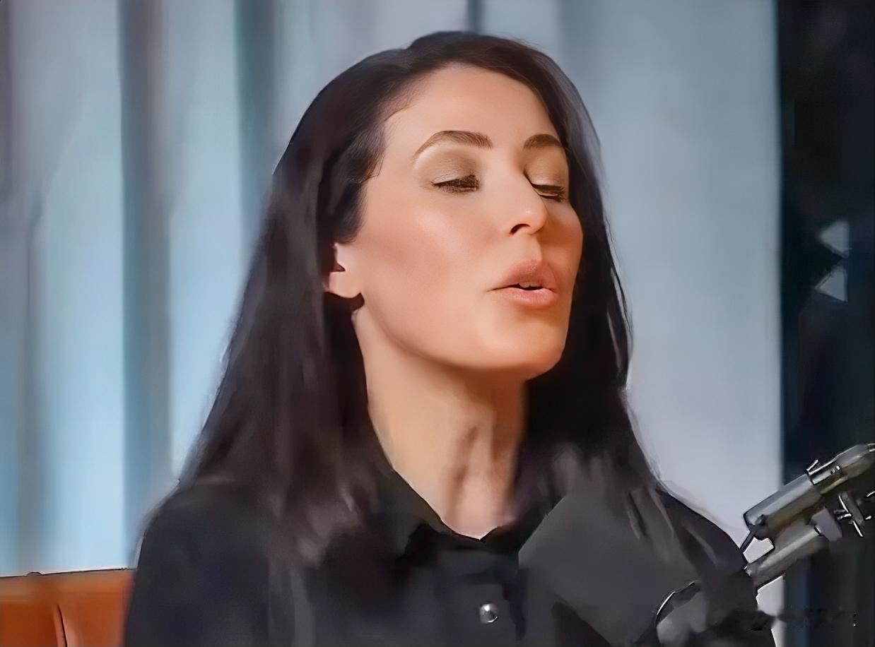众议员卢娜透露，曾与特朗普讨论UFO和外星人话题，称总统支持信息透明。但她