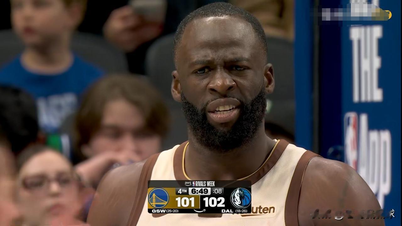 我强烈建议勇士立刻交易走追梦格林，他就是球队的祸水！在今天勇士客场以115：12