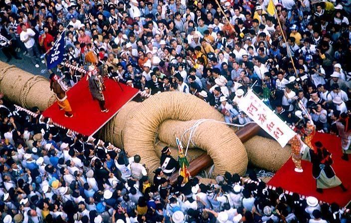 吉尼斯纪录巨型拔河！冲绳那霸大纲挽，43吨稻草巨绳震撼全场很难想象，一根拔