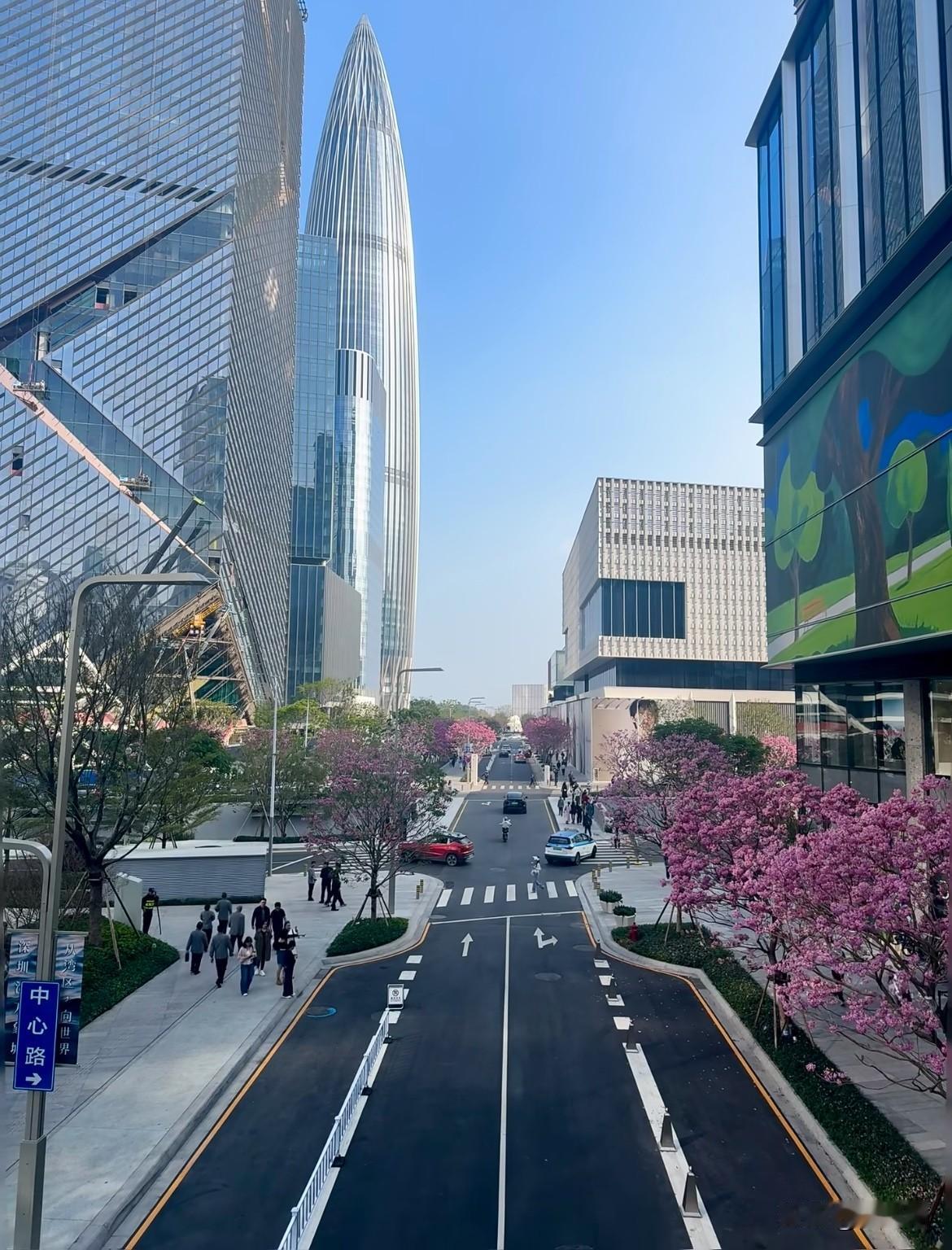 深圳这回是真被架上火烤了。AI大浪淘了两年，北京智谱百川、上海MiniMax
