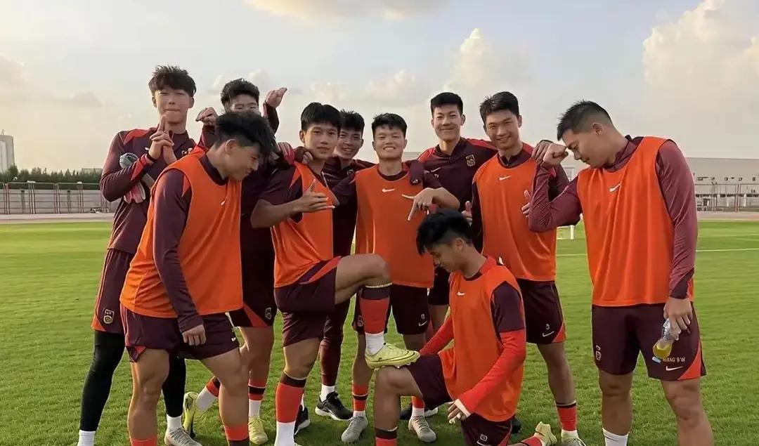 别再问国奥有谁了。该问亚洲对手，谁能防住他们。乌兹别克主帅半夜复盘我