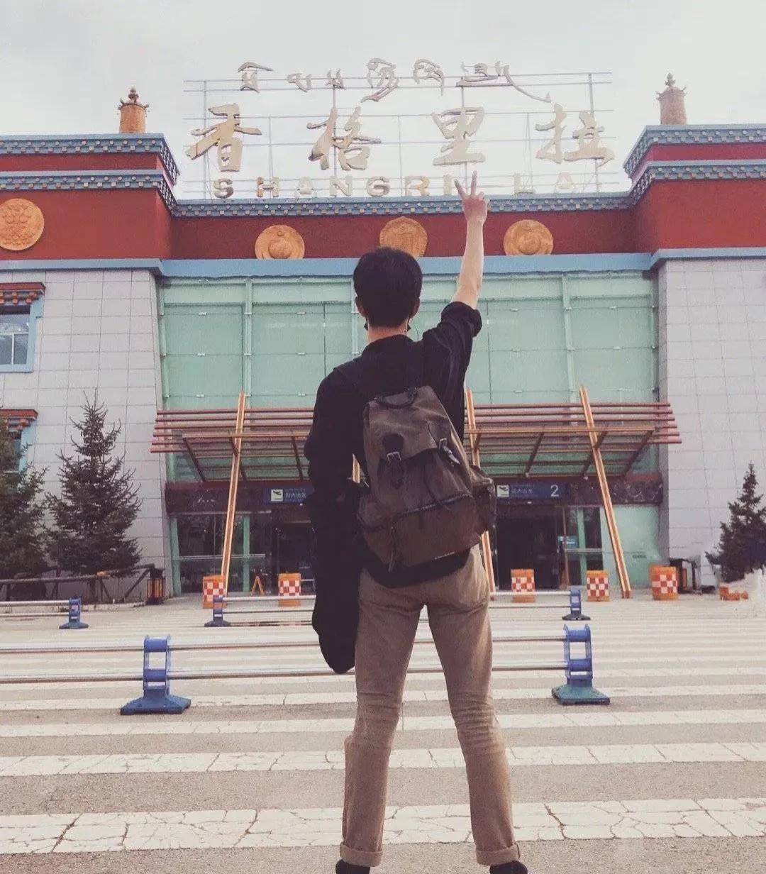 看背影猜人估计真爱粉一眼就能看出来吧哈哈没错这应该是肖战拍摄《<em>狼殿下</em>》