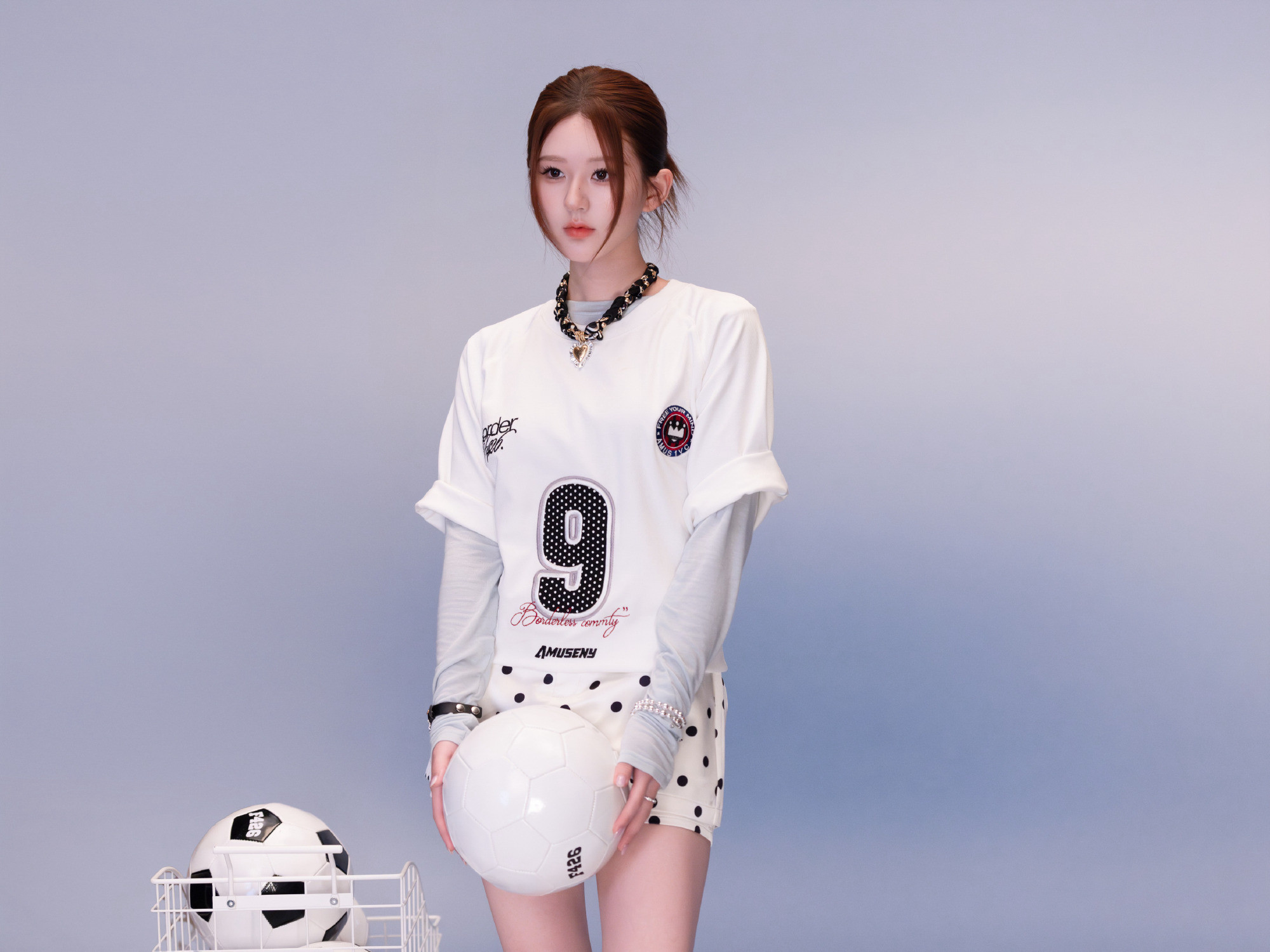 1.赵露思看到指责自己让助理帮忙穿袜子的言论，很憋闷，又不是只自己这样，其他小