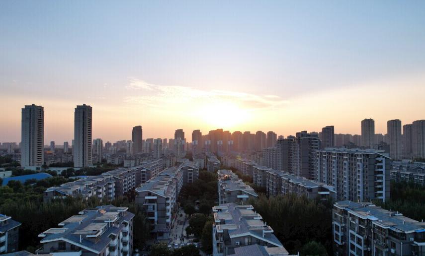 “房奴”这个词，喊了快二十年。早些年大家大多用来自嘲，如今慢慢变成了一部分背负