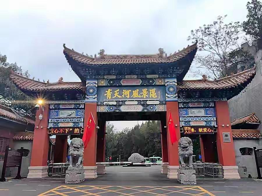 刚从河南回来，嘴上的烩面香还没散，我心里冒出一句话：焦作的郊区，可能是全国城建的
