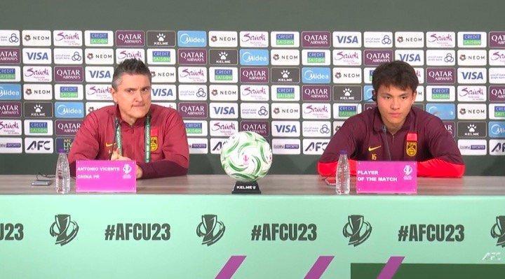 神勇扑点的李昊当选全场最佳球员，赛后采访小伙子也是非常激动:“赢球真TM爽！”同