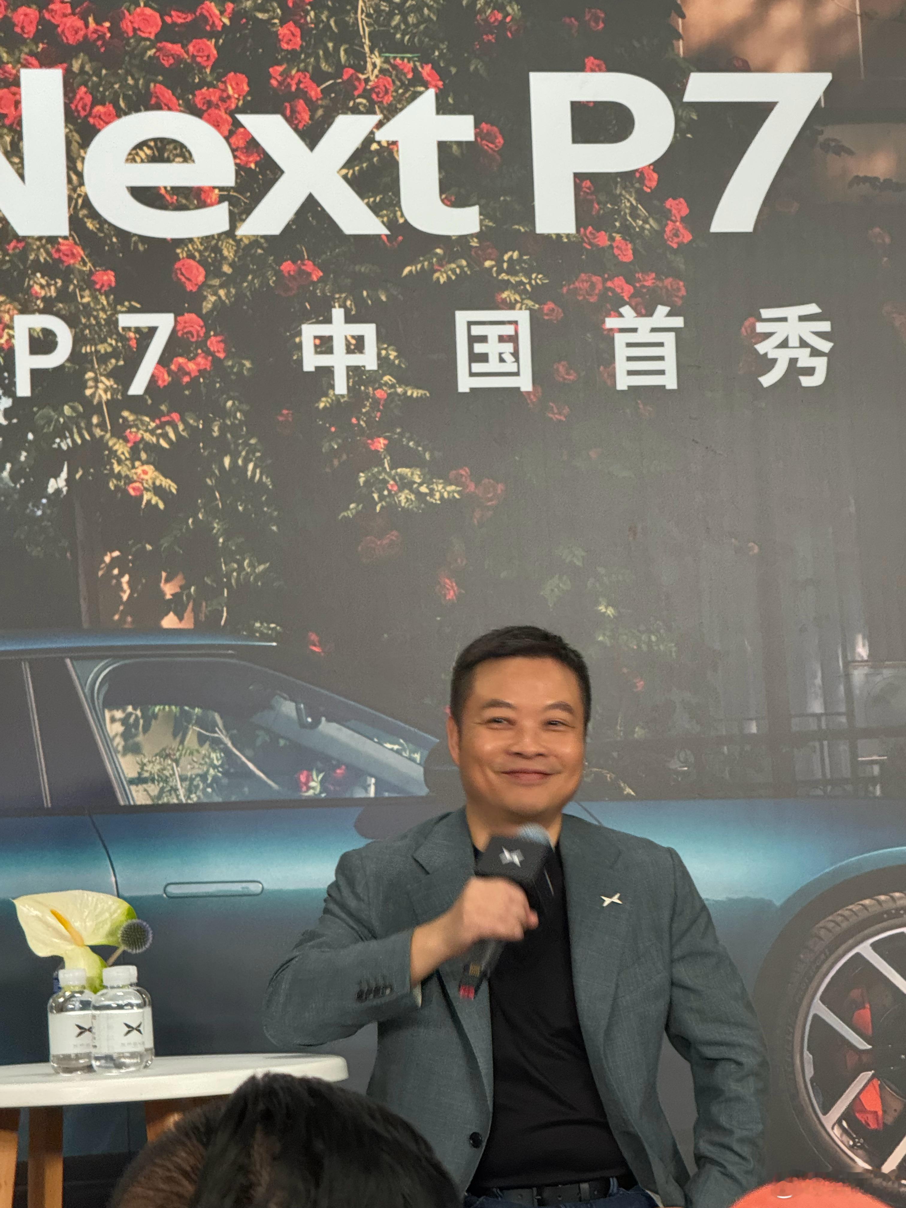 你看大师兄笑的多开心说明他真的很喜欢小鹏P7问他P7和su7怎么选答曰两个都是好