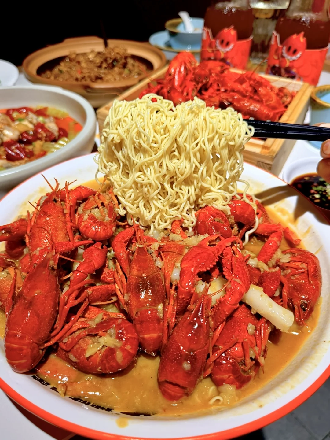 夜宵集合！告诉我还有什么奇特的龙虾口味…