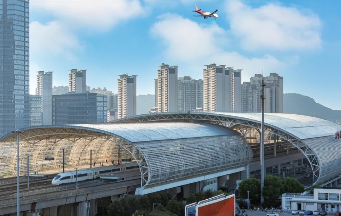 为什么中国执意要发展高铁而不是廉价航空？其实说白了，中国在做一个赌注，赌的就是未