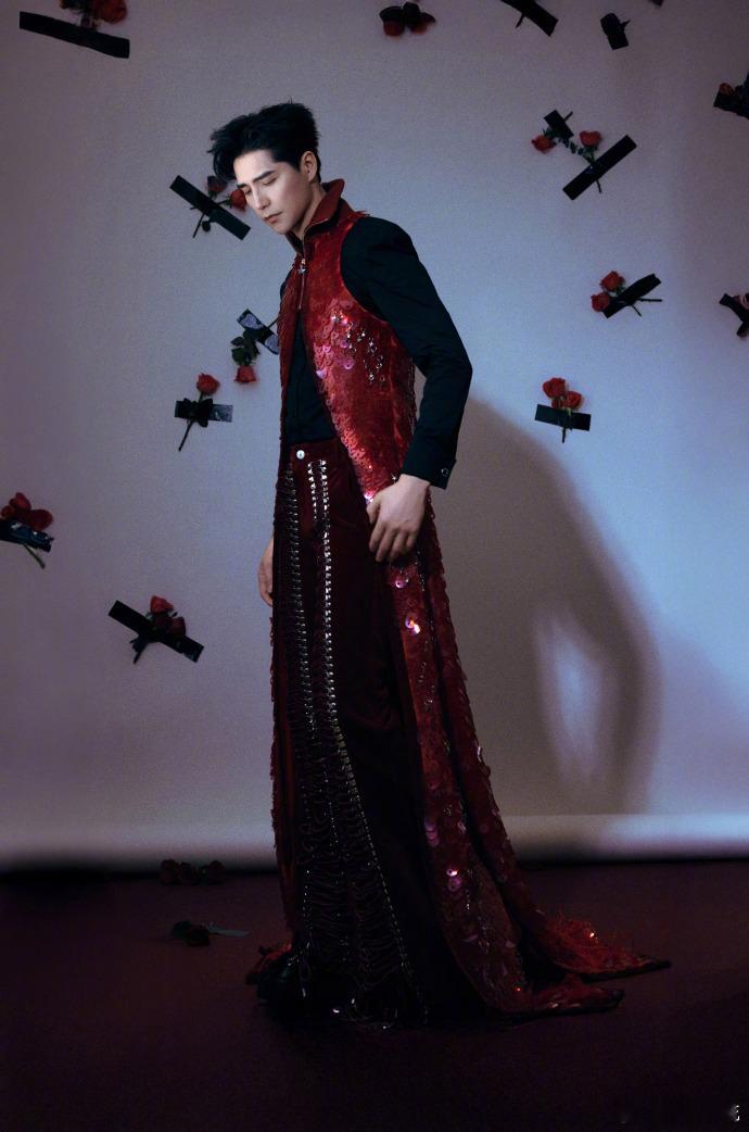 那英感谢节目组邀请了阿云嘎声鸣远扬那英老师这句感谢直接封神！阿云嘎和张卓尔的《