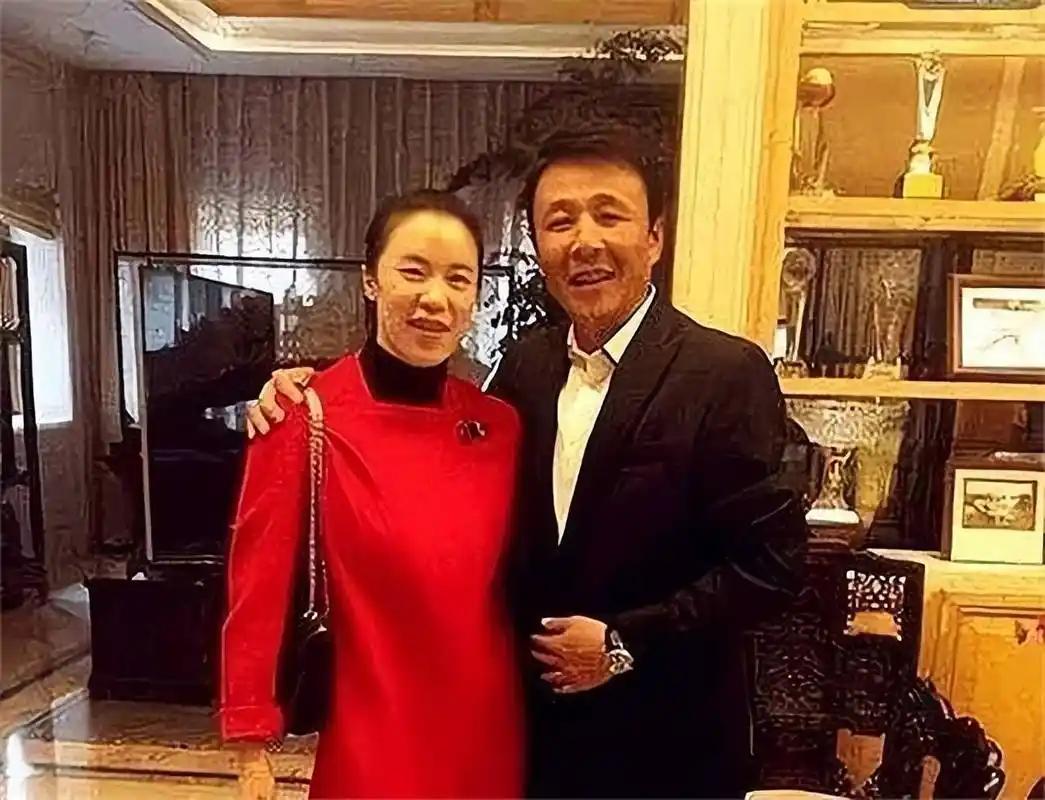 一段错误的婚姻足以毁灭两个人的人生。 62岁的好莱坞巨星布拉德·皮特在8月1