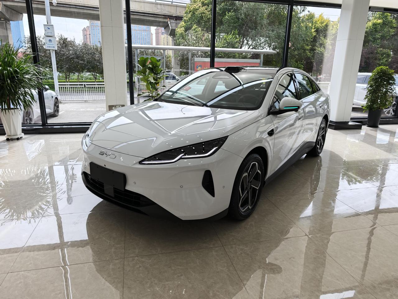 2027款海豹06实车到店！续航2370km，还带冰箱？比亚迪海豹06上市两年