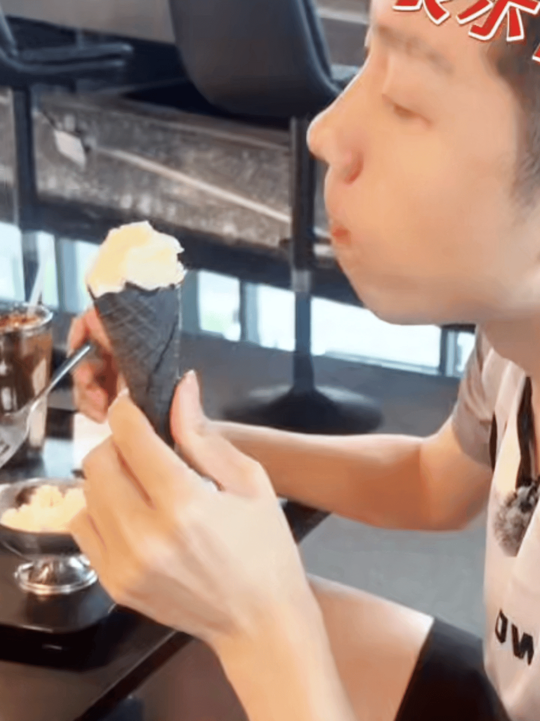 我家蛇儿咋这么可爱