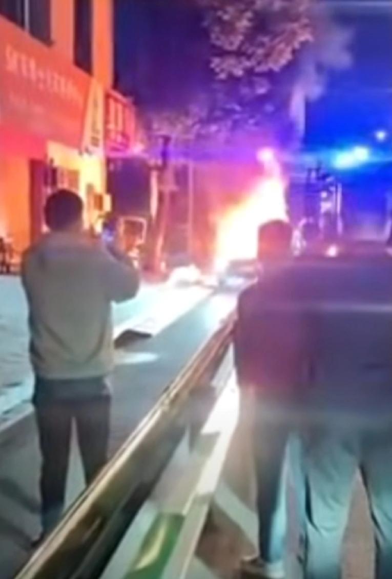 车辆自燃已成避无可避的问题！昨晚（11月10日），江苏常州又发生一起汽车自燃事故