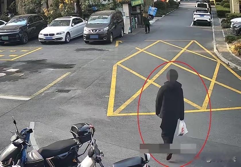 “偷鸡不成蚀把米！”浙江杭州，男子报警说自己丢了2部手机、2个手串、400元现金