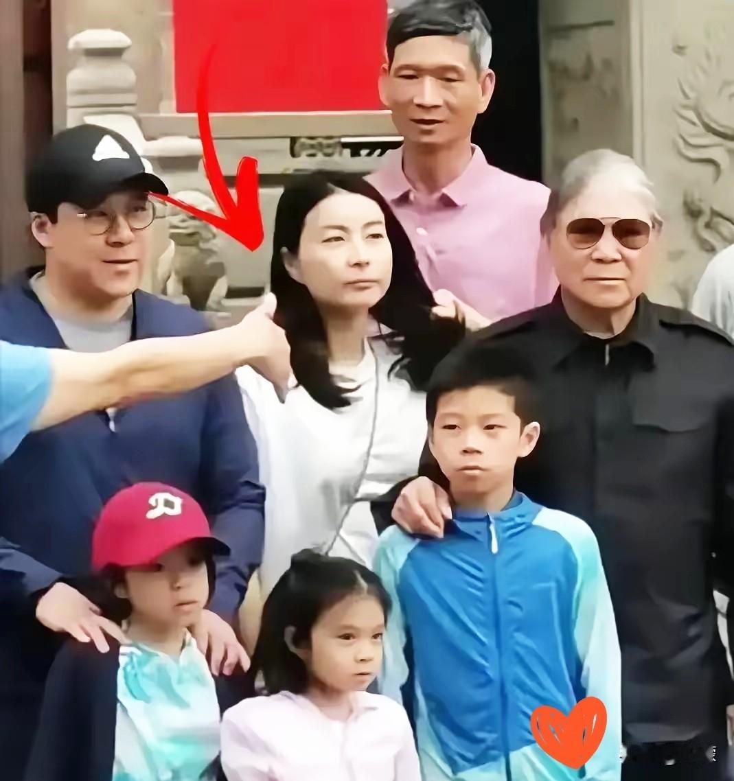 霍启刚说，是郭晶晶“改变了霍家”。家族聚会不再只是红酒雪茄，她会直接提议：