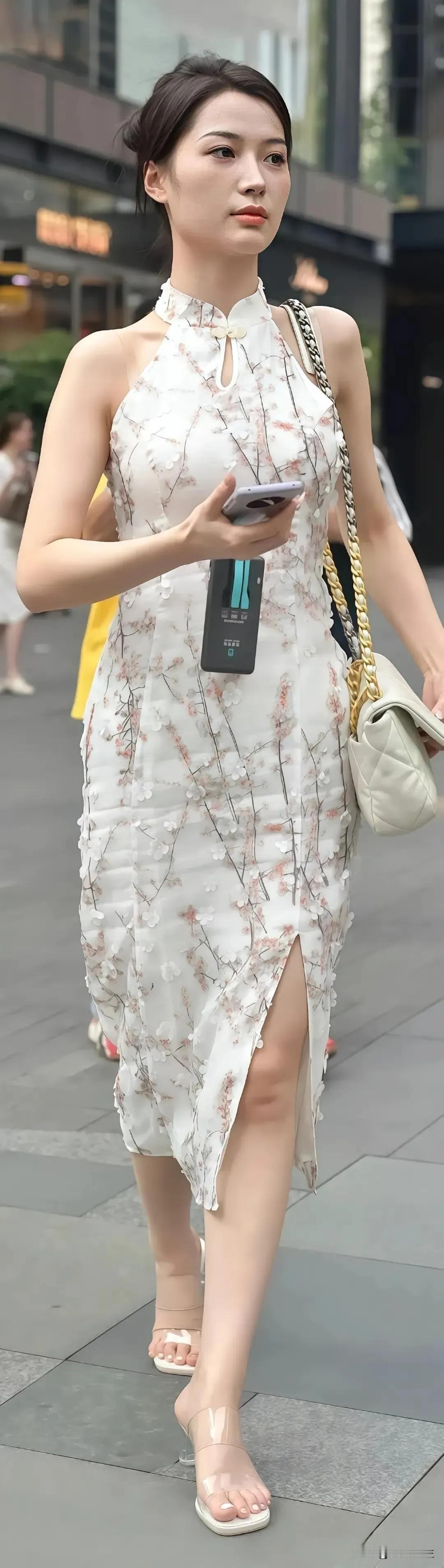 江风古渡一日闲今日的天，是澄澈的宣纸，洇着一片温柔的蓝。太阳像一枚温润的闲章