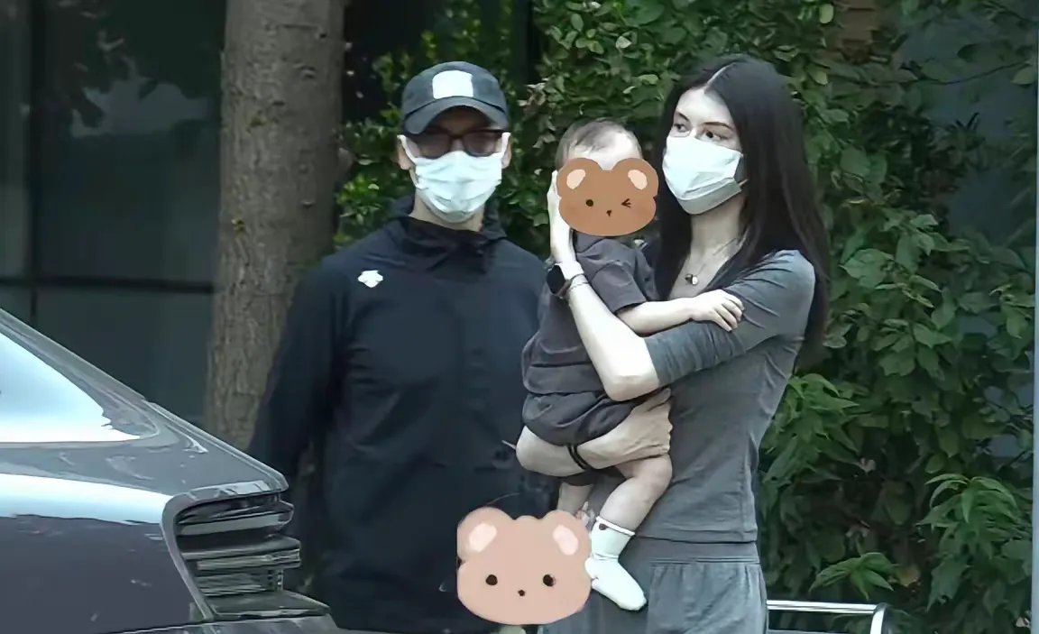 陈伟霆何穗带娃被拍，扯下多少“丧偶式”家庭的遮羞布