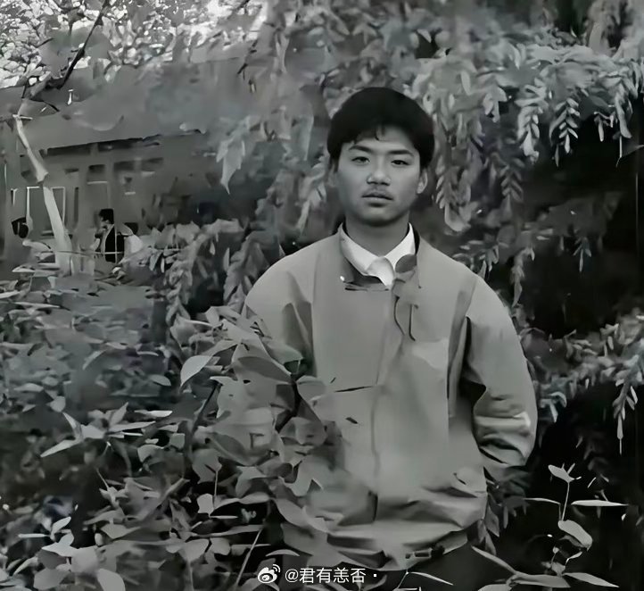 当你扛不住的时候看看刘强东。14岁：家境贫寒，以渔为业，唯有读书才有出路。18岁