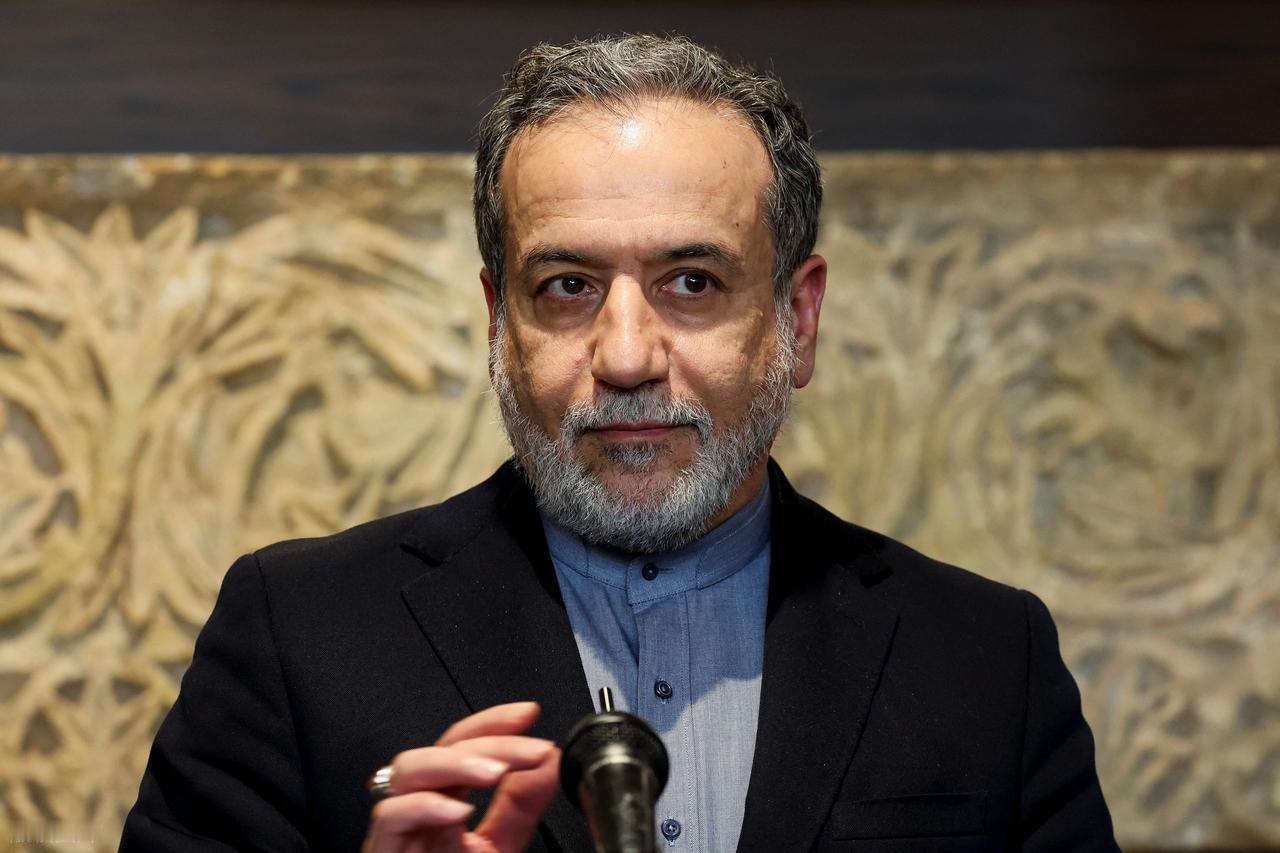 伊朗这是妥协了？4月24日，据巴基斯坦消息人士称，伊朗外长阿拉格齐将于24日晚