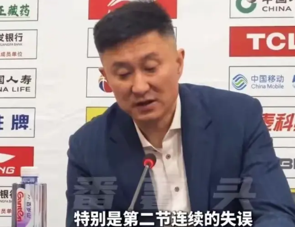 季后赛8进4，靠打架摔跤的广东杜峰队，在山西被打得满地找牙。大比分落败。可能是