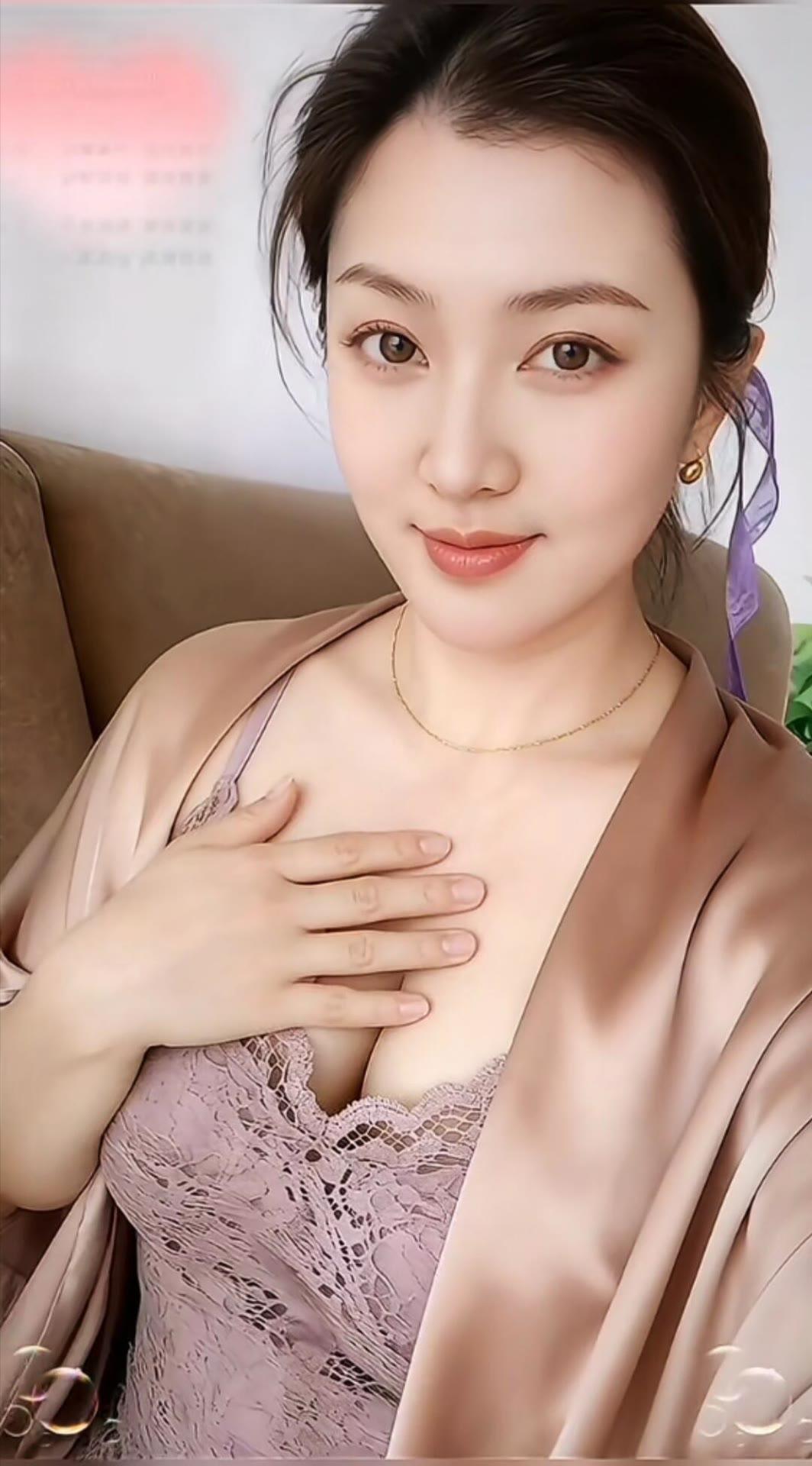 优雅气质，温柔如水，浅笑嫣然，岁月静好。