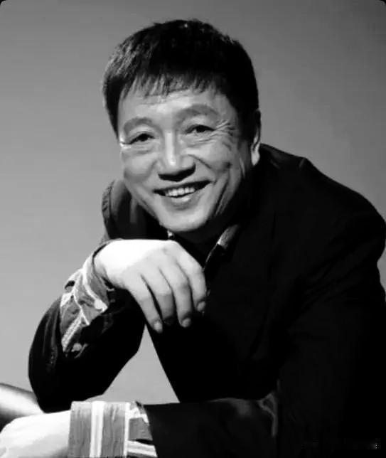 老戏骨秦焰去世，才72岁。8月10号下午，演艺圈又传来噩耗，老戏骨秦焰去世