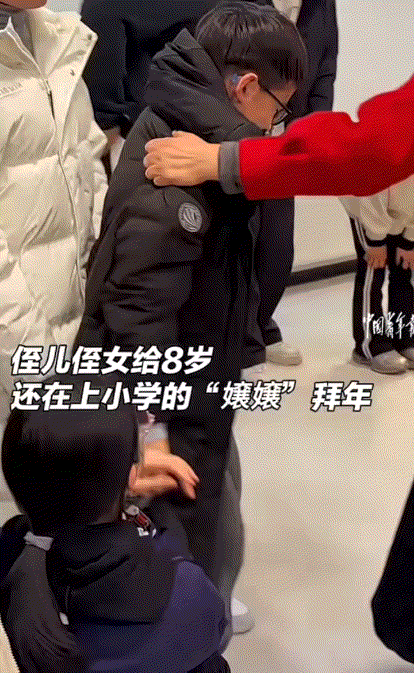 有点尴尬了，重庆，8岁女孩年纪小但辈分大，过年了，每年她都会挨个给一群比她大的侄