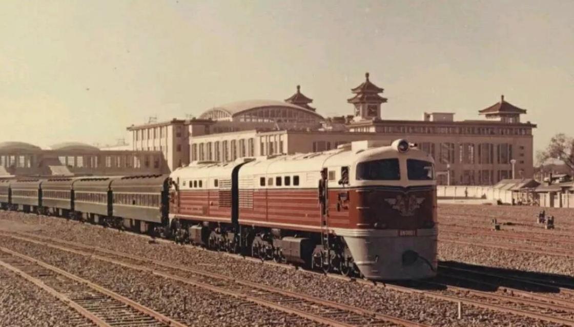 1800马力的"心脏"，撑起一个时代1205号1966年1月从大连厂下线，体内