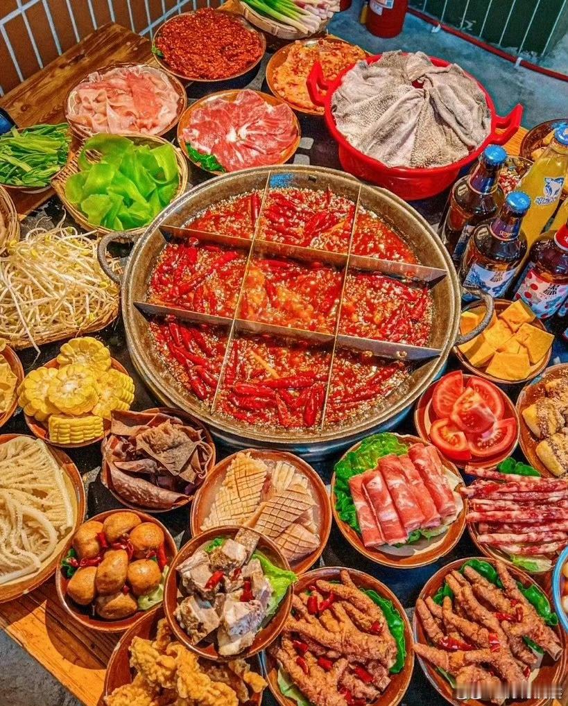 成都不愧是美食宇宙中心，Top100里占了快60家！从排长队的老字号到街边小馆子