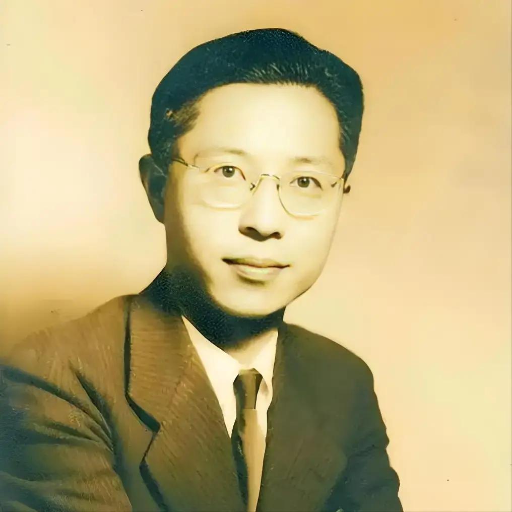 1940年，《雷雨》作者曹禺，出轨了来找他补习英文的23岁女学生。他的清华才女妻