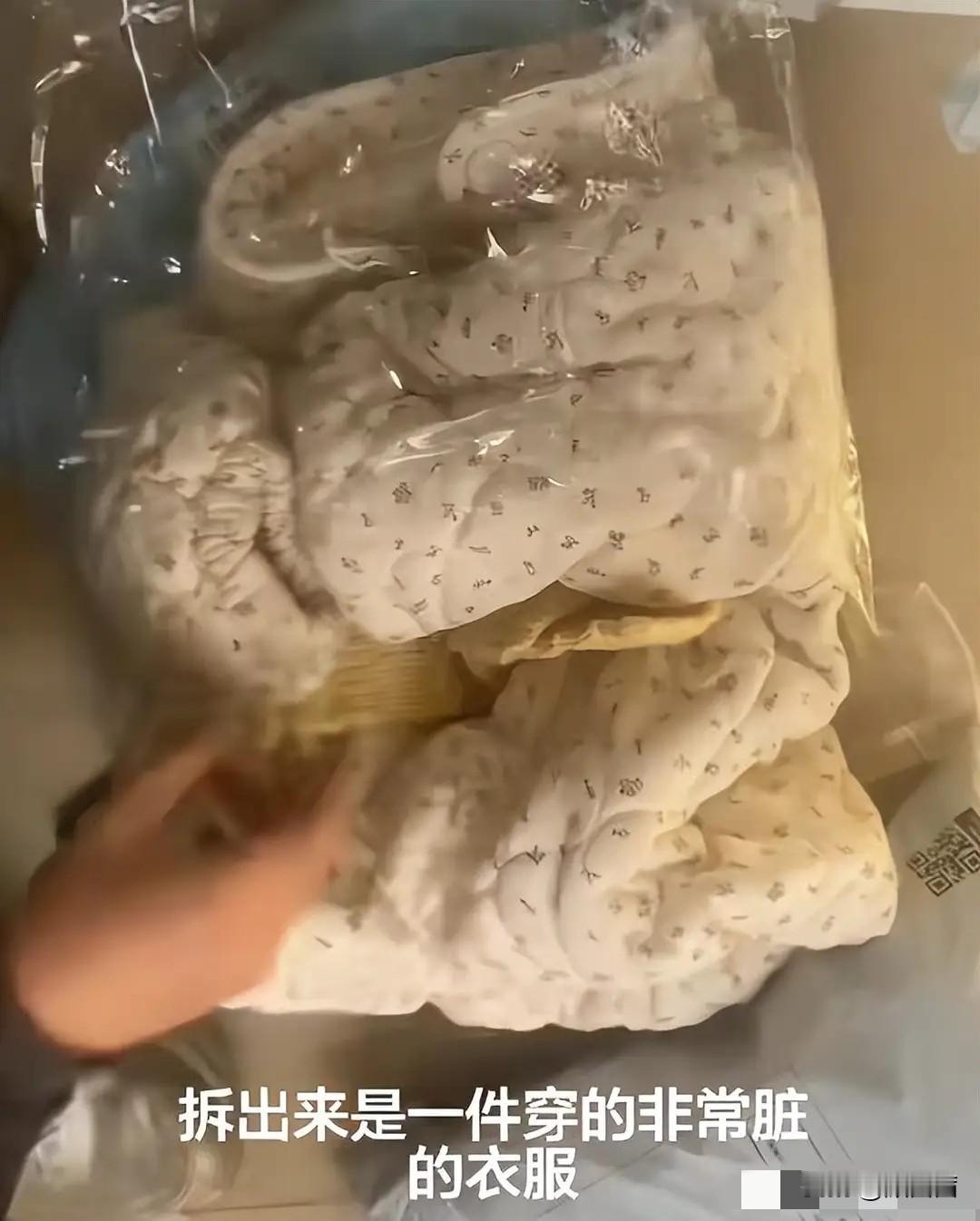 女记者退货脏童装风波发酵，商家直言遭长期骚扰绝不妥协本以为早已落幕的童装退