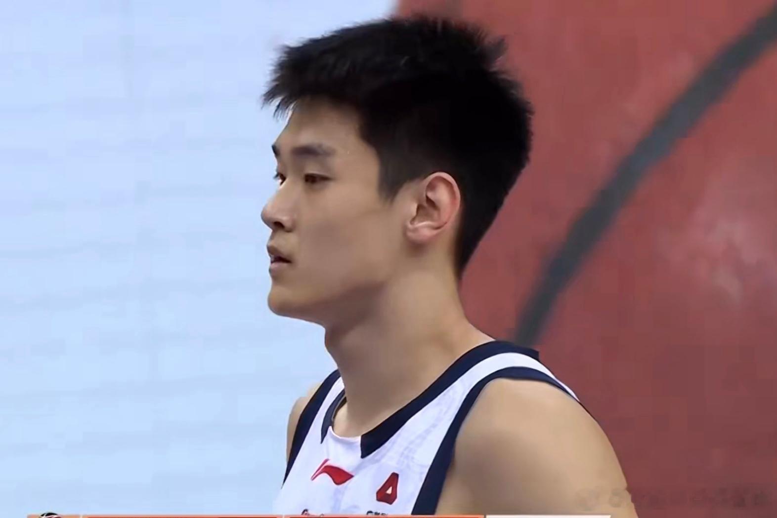 首节战报：广东26-28青岛，篮板失守成致命隐患首节战罢，广东宏远客场26-28