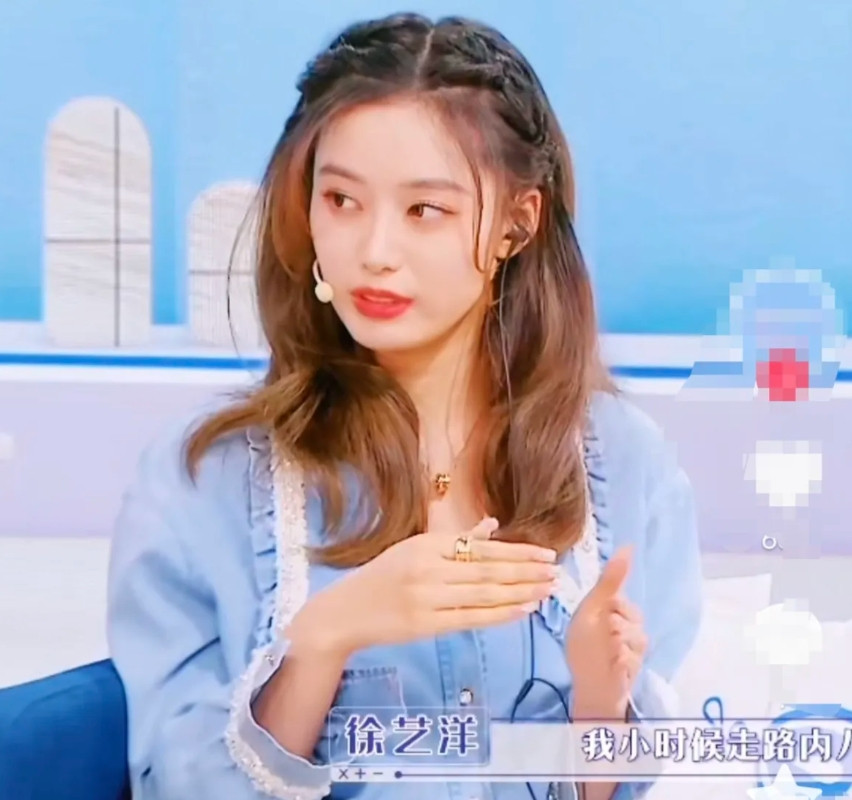 徐艺洋：“我小时候走路内八，然后我妈每次我内八就打我，有时候妈妈的唠叨不太喜欢，
