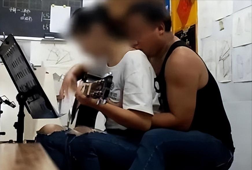 太可恨了，亲妈引狼入室，13岁女儿被祸害了整整小半年！山西，杨某带着13岁女儿搬