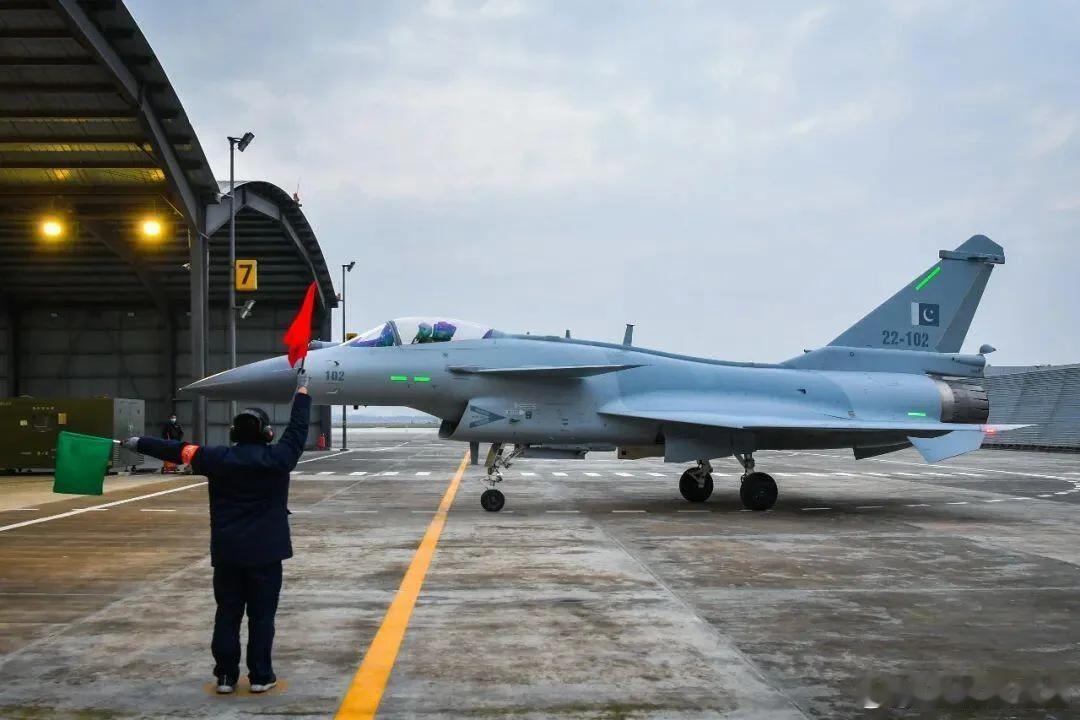 实战打胜仗，外销遇冷场，歼-10CE面临的3大困局何解？近来，综合北京日报、网易