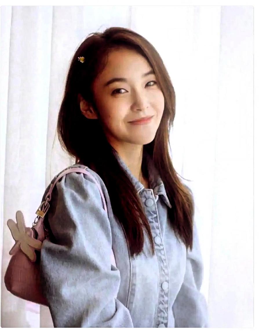 张佳宁给妈买完房，亲爹找上门要赡养费。她扭头问舅舅张晓龙：“爸，这事你怎么看