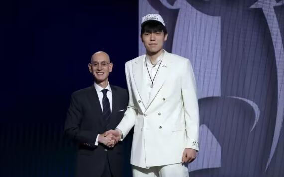 19岁的杨瀚森为何能在短短两年间身价飙升至1.53亿?杨瀚森自2020年加入青