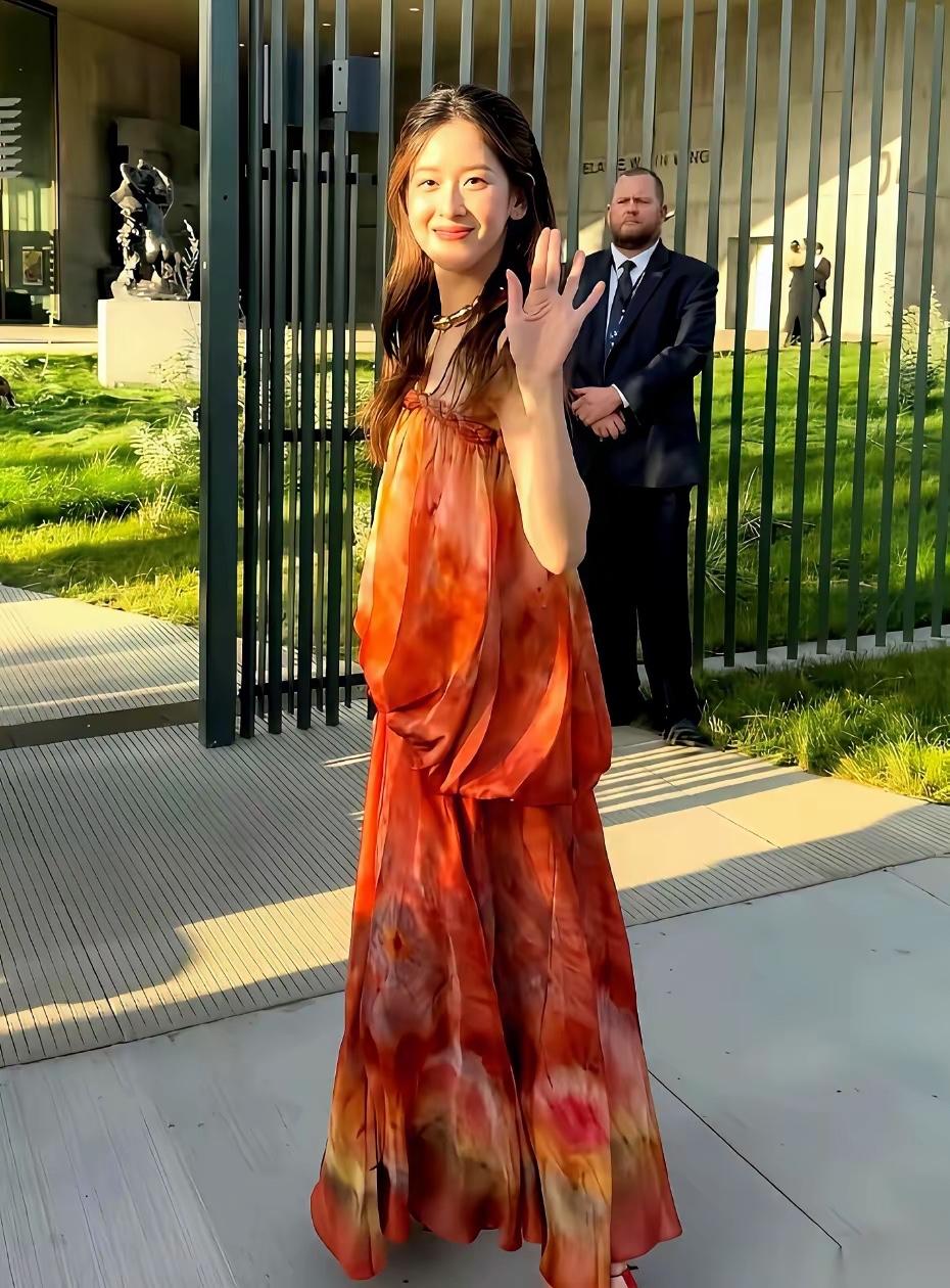 华盖，是八字中的核心吉星，它主的是：孤、傲、冷、清，亦藏通天地、接鬼神。华盖