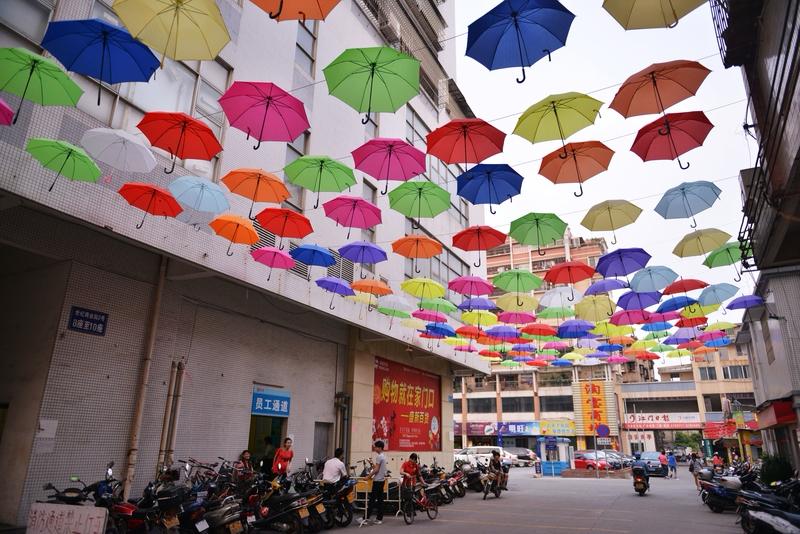 人民日报有段话，令我们感悟人生：‘一场雨，知道了雨伞的重要，一场病，知道了健康的