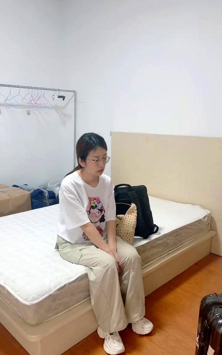 我离职了，辞掉了月薪2万的工作今天是在公司上班的最后一天了，简单的收拾下办公桌