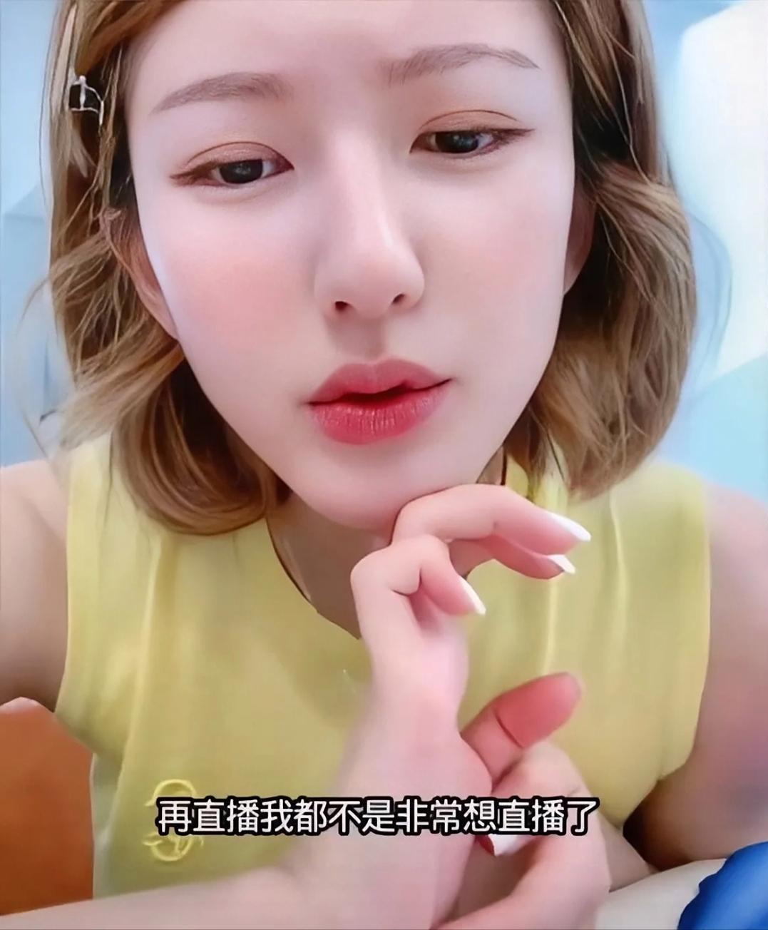 赵露思估计悔的肠子都青了，原来离开了平台后，她真的什么都不算。赵露思的直播间