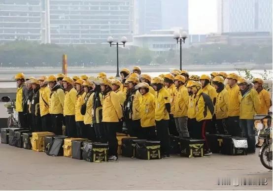 最近，宁波那些餐馆老板们真是干了一件大事，集体停掉外卖订单！这可让人感慨，30块