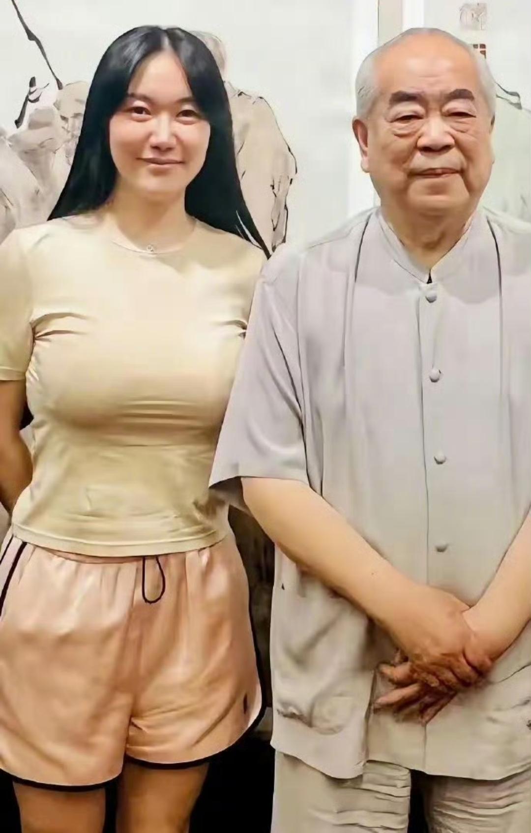 画家范曾和小娇妻徐萌有了孩子的事情，大家都知道了吧？古话说，老不娶少娶，但是娱